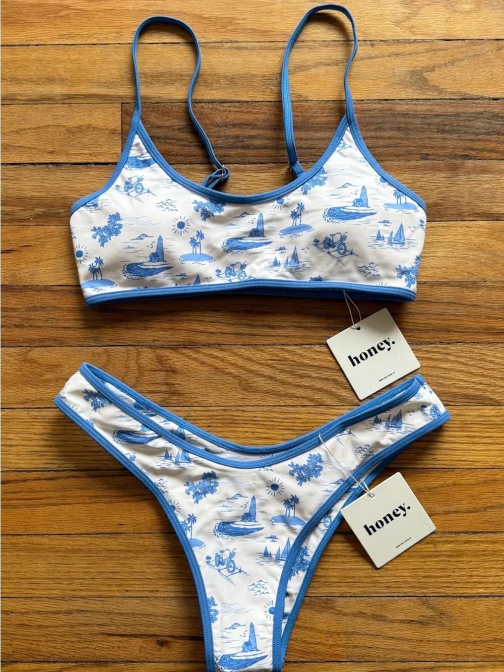 honey. Blue & White Scenic Print Bikini Set